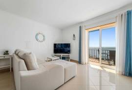 Albufeira – 2-bedroom apartment with sea views and pool