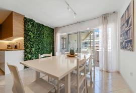 Albufeira – Central 2+1-bedroom apartment with parking, lift and balcony