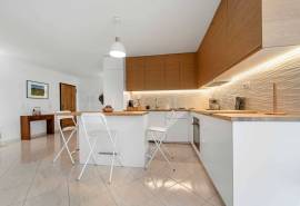 Albufeira – Central 2+1-bedroom apartment with parking, lift and balcony