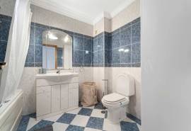 Albufeira – Central 2+1-bedroom apartment with parking, lift and balcony