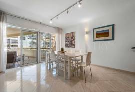 Albufeira – Central 2+1-bedroom apartment with parking, lift and balcony