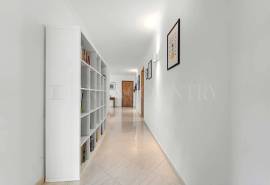 Albufeira – Central 2+1-bedroom apartment with parking, lift and balcony