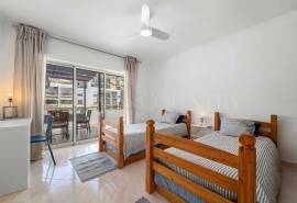 Albufeira – Central 2+1-bedroom apartment with parking, lift and balcony
