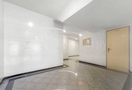 Albufeira – Central 2+1-bedroom apartment with parking, lift and balcony