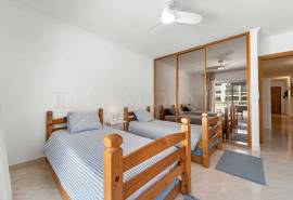 Albufeira – Central 2+1-bedroom apartment with parking, lift and balcony