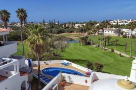 Carvoeiro - Immaculate 2-bedroom townhouse with sea and golf views