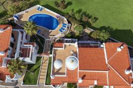 Carvoeiro - Immaculate 2-bedroom townhouse with sea and golf views Carvoeiro - Immaculate 2-bedroom townhouse with sea and golf views