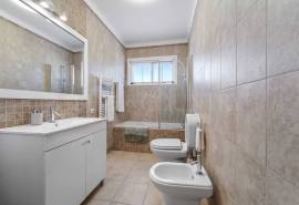 Boliqueime – 4-bedroom villa with pool, garage and large basement