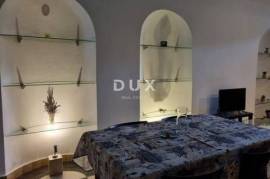 Istria, Pula, commercial space, center, pedestrian zone, 45 m2