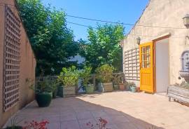 Spacious Character House Offering 210 M2 Of Living Space With 5 Bedrooms And A Pleasant Sunny Terrace. Full Of Charm Spacious Character House Offering 210 M2 Of Living Space With 5 Bedrooms And A Pleasant Sunny Terrace. Full Of Charm