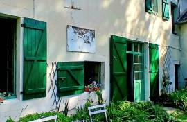 Charming Country House With 128 M2 Of Living Space And Several Outbuildings Set On A Magnificent 5676 M2 Plot In A Green Haven Charming Country House With 128 M2 Of Living Space And Several Outbuildings Set On A Magnificent 5676 M2 Plot In A Green Haven