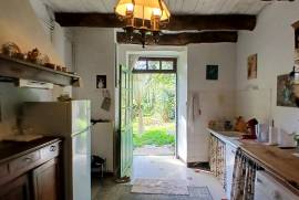 Charming Country House With 128 M2 Of Living Space And Several Outbuildings Set On A Magnificent 5676 M2 Plot In A Green Haven Charming Country House With 128 M2 Of Living Space And Several Outbuildings Set On A Magnificent 5676 M2 Plot In A Green Haven
