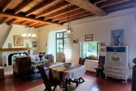 Charming Country House With 128 M2 Of Living Space And Several Outbuildings Set On A Magnificent 5676 M2 Plot In A Green Haven Charming Country House With 128 M2 Of Living Space And Several Outbuildings Set On A Magnificent 5676 M2 Plot In A Green Haven