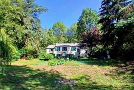 Charming Country House With 128 M2 Of Living Space And Several Outbuildings Set On A Magnificent 5676 M2 Plot In A Green Haven