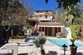 Charming Stone House With 88 M2 Of Living Space, A Swimming Pool And Superb Views. Charming Stone House With 88 M2 Of Living Space, A Swimming Pool And Superb Views.