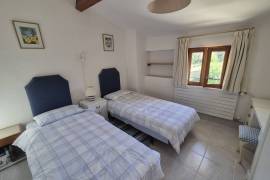 Charming Stone House With 88 M2 Of Living Space, A Swimming Pool And Superb Views. Charming Stone House With 88 M2 Of Living Space, A Swimming Pool And Superb Views.