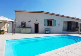 A Villa Built In 2005, In Perfect Condition, With 5 Bedrooms, 2 Bathrooms And A Garage On A Landscaped 681 M2 Plot With Heated Swimming Pool And Petanque Court. A Villa Built In 2005, In Perfect Condition, With 5 Bedrooms, 2 Bathrooms And A Garage On A Landscaped 681 M2 Plot With Heated Swimming Pool And Petanque Court.