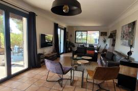 A Lovely Countryside House Setting In The Heart Of The Vineyards, Set On 4000 M2 Of Land With A Swimming Pool And Close To All Amenities. A Lovely Countryside House Setting In The Heart Of The Vineyards, Set On 4000 M2 Of Land With A Swimming Pool And Close To All Amenities.