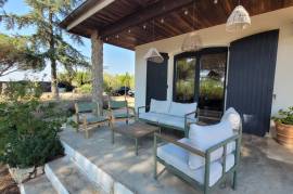 A Lovely Countryside House Setting In The Heart Of The Vineyards, Set On 4000 M2 Of Land With A Swimming Pool And Close To All Amenities. A Lovely Countryside House Setting In The Heart Of The Vineyards, Set On 4000 M2 Of Land With A Swimming Pool And Close To All Amenities.