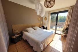 A Lovely Countryside House Setting In The Heart Of The Vineyards, Set On 4000 M2 Of Land With A Swimming Pool And Close To All Amenities. A Lovely Countryside House Setting In The Heart Of The Vineyards, Set On 4000 M2 Of Land With A Swimming Pool And Close To All Amenities.