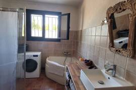 A Lovely Countryside House Setting In The Heart Of The Vineyards, Set On 4000 M2 Of Land With A Swimming Pool And Close To All Amenities. A Lovely Countryside House Setting In The Heart Of The Vineyards, Set On 4000 M2 Of Land With A Swimming Pool And Close To All Amenities.
