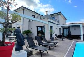 Elegant Contemporary Villa With High-End Features With Main Residence And Independent Cottage On A 1206 M2 Plot With Terraces, Bioclimatic Veranda And Pool. Elegant Contemporary Villa With High-End Features With Main Residence And Independent Cottage On A 1206 M2 Plot With Terraces, Bioclimatic Veranda And Pool.