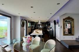 Elegant Contemporary Villa With High-End Features With Main Residence And Independent Cottage On A 1206 M2 Plot With Terraces, Bioclimatic Veranda And Pool. Elegant Contemporary Villa With High-End Features With Main Residence And Independent Cottage On A 1206 M2 Plot With Terraces, Bioclimatic Veranda And Pool.