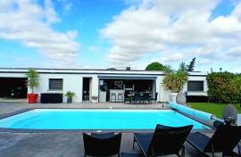 Elegant Contemporary Villa With High-End Features With Main Residence And Independent Cottage On A 1206 M2 Plot With Terraces, Bioclimatic Veranda And Pool. Elegant Contemporary Villa With High-End Features With Main Residence And Independent Cottage On A 1206 M2 Plot With Terraces, Bioclimatic Veranda And Pool.