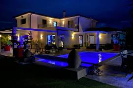 Elegant Contemporary Villa With High-End Features With Main Residence And Independent Cottage On A 1206 M2 Plot With Terraces, Bioclimatic Veranda And Pool. Elegant Contemporary Villa With High-End Features With Main Residence And Independent Cottage On A 1206 M2 Plot With Terraces, Bioclimatic Veranda And Pool.
