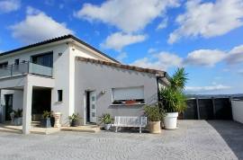 Elegant Contemporary Villa With High-End Features With Main Residence And Independent Cottage On A 1206 M2 Plot With Terraces, Bioclimatic Veranda And Pool. Elegant Contemporary Villa With High-End Features With Main Residence And Independent Cottage On A 1206 M2 Plot With Terraces, Bioclimatic Veranda And Pool.