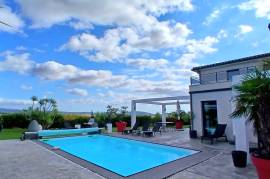 Elegant Contemporary Villa With High-End Features With Main Residence And Independent Cottage On A 1206 M2 Plot With Terraces, Bioclimatic Veranda And Pool. Elegant Contemporary Villa With High-End Features With Main Residence And Independent Cottage On A 1206 M2 Plot With Terraces, Bioclimatic Veranda And Pool.