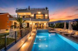 Kaštela - house with two separate residential units and two swimming pools