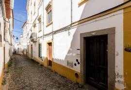 3-Bedroom Apartment on the 2nd Floor in Évora's Historic Center 3-Bedroom Apartment on the 2nd Floor in Évora's Historic Center