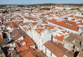3-Bedroom Apartment on the 2nd Floor in Évora's Historic Center 3-Bedroom Apartment on the 2nd Floor in Évora's Historic Center