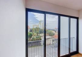 Bright 2 Bedroom Apartment