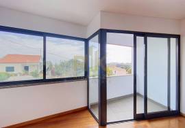 Bright 2 Bedroom Apartment