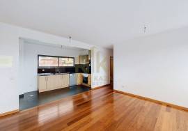 Bright 2 Bedroom Apartment