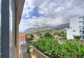 Bright 2 Bedroom Apartment