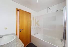 Bright 2 Bedroom Apartment