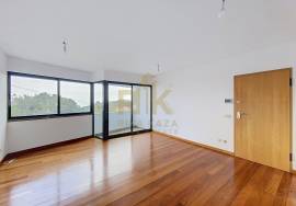 Bright 2 Bedroom Apartment
