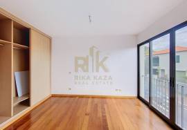 Bright 2 Bedroom Apartment
