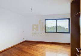 Bright 2 Bedroom Apartment