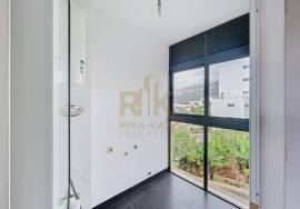 Bright 2 Bedroom Apartment