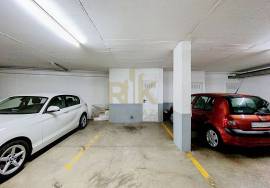 Bright 2 Bedroom Apartment