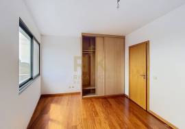 Bright 2 Bedroom Apartment
