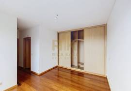Bright 2 Bedroom Apartment