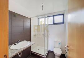 Bright 2 Bedroom Apartment