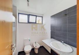Bright 2 Bedroom Apartment