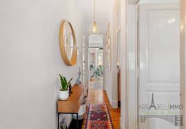Charming 2+1 bedroom apartment with high ceilings in Campolide, near the Lycée Français