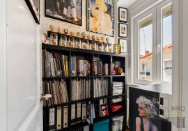 Charming 2+1 bedroom apartment with high ceilings in Campolide, near the Lycée Français